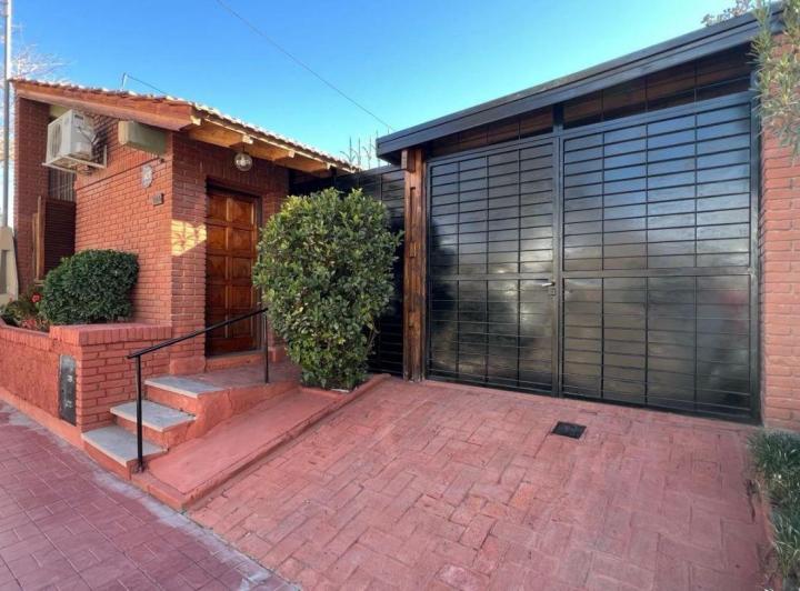 Casa · 105m² · 5 Ambientes · 1 Cochera