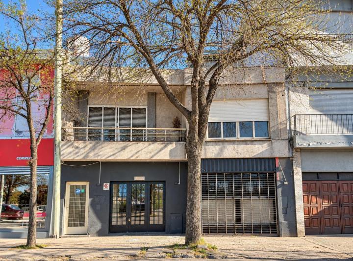 Local comercial · 327m² · 10 Ambientes · 1 Cochera