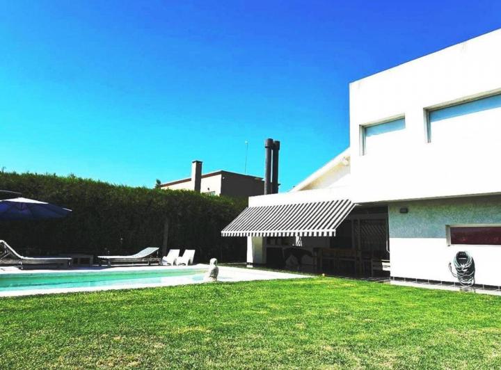 Casa · 169m² · 4 Ambientes · 3 Cocheras