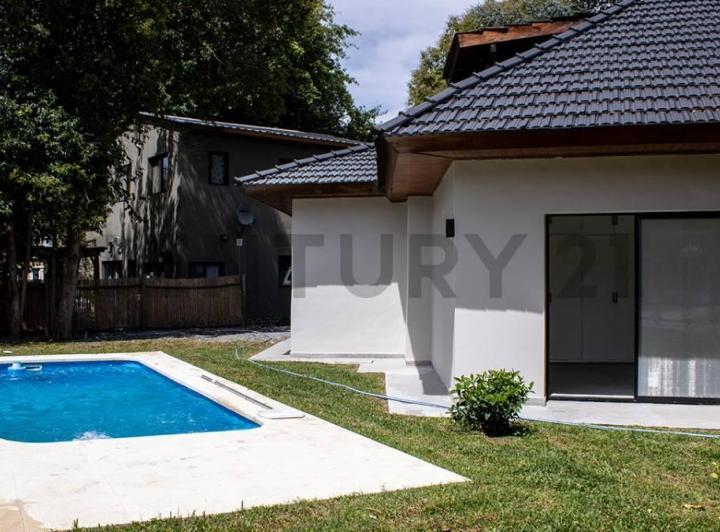 Casa · 260m² · 3 Ambientes · 1 Cochera