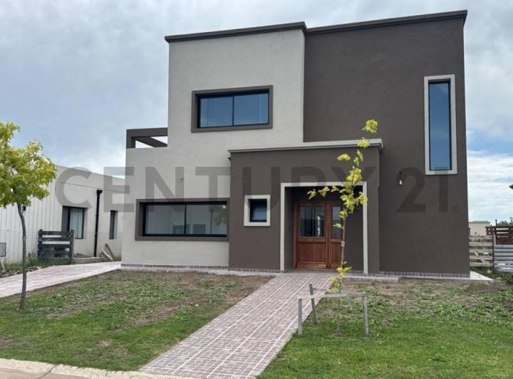 Casa · 197m² · 4 Ambientes · 1 Cochera