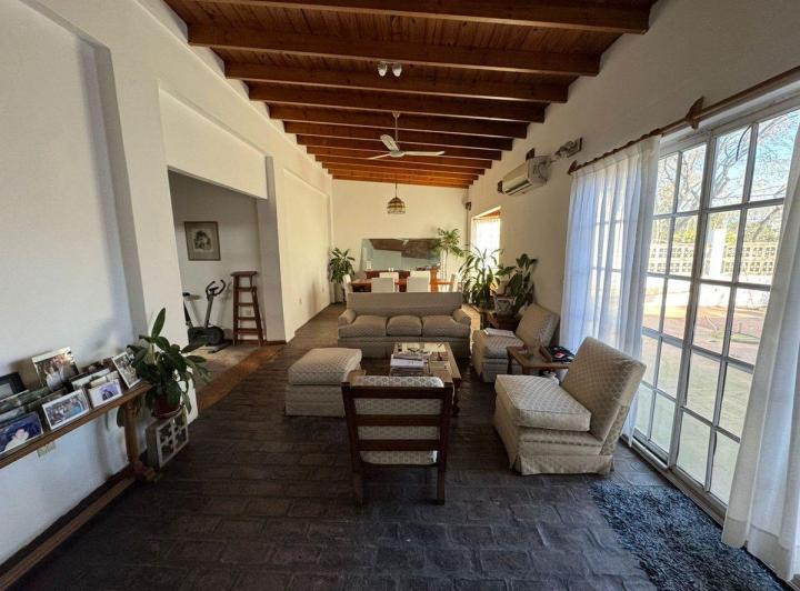 Casa · 332m² · 4 Ambientes · 2 Cocheras