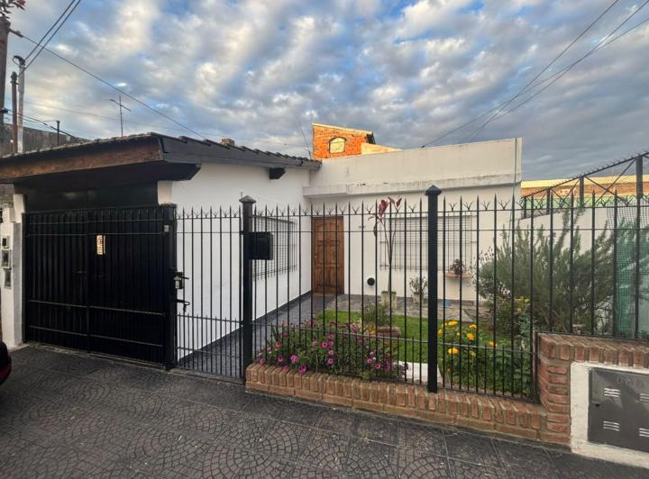 Casa · 53m² · 3 Ambientes · 1 Cochera