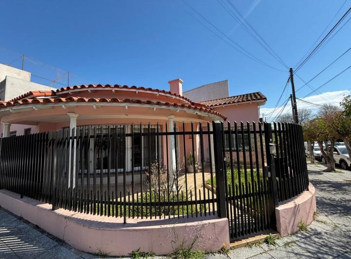 Casa · 170m² · 4 Ambientes · 1 Cochera