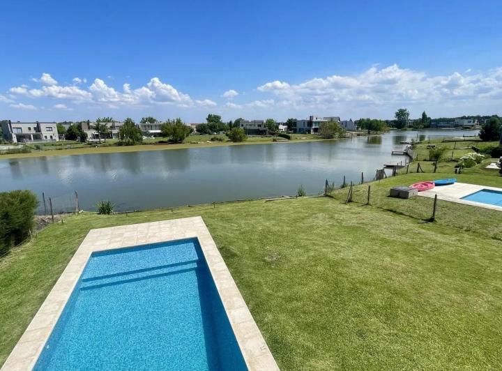 Casa · 205m² · 5 Ambientes · 1 Cochera