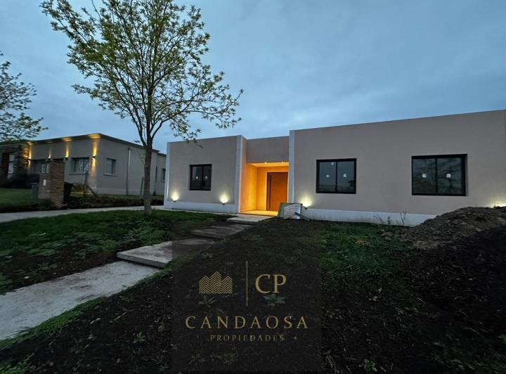 Casa · 165m² · 4 Ambientes · 2 Cocheras