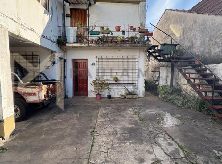 Casa · 270m² · 4 Ambientes · 2 Cocheras