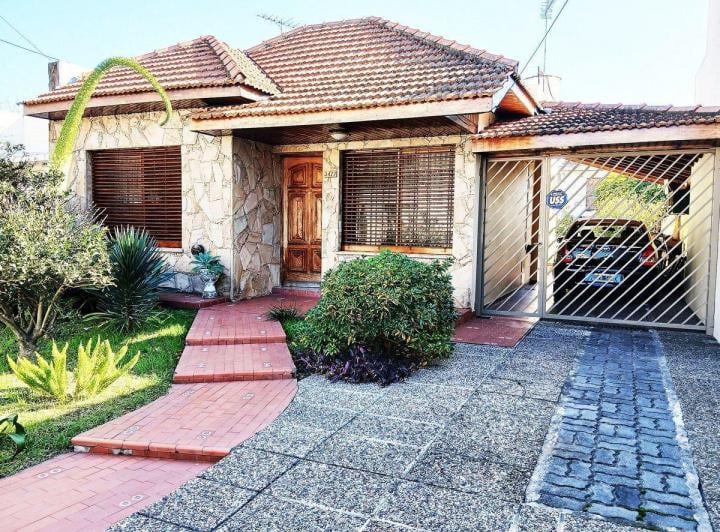 Casa · 105m² · 3 Ambientes · 2 Cocheras
