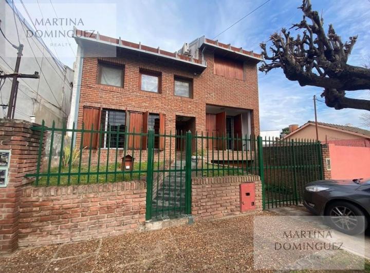 Casa · 305m² · 5 Ambientes · 1 Cochera