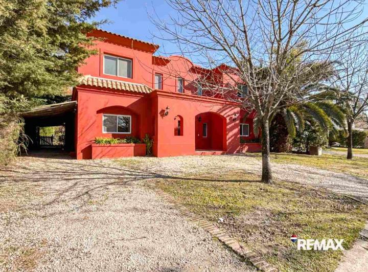 Casa · 215m² · 5 Ambientes · 4 Cocheras