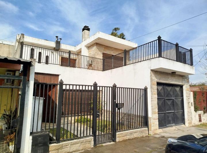 Casa · 180m² · 5 Ambientes · 1 Cochera
