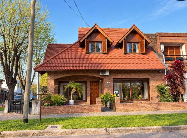 Casa · 200m² · 3 Ambientes
