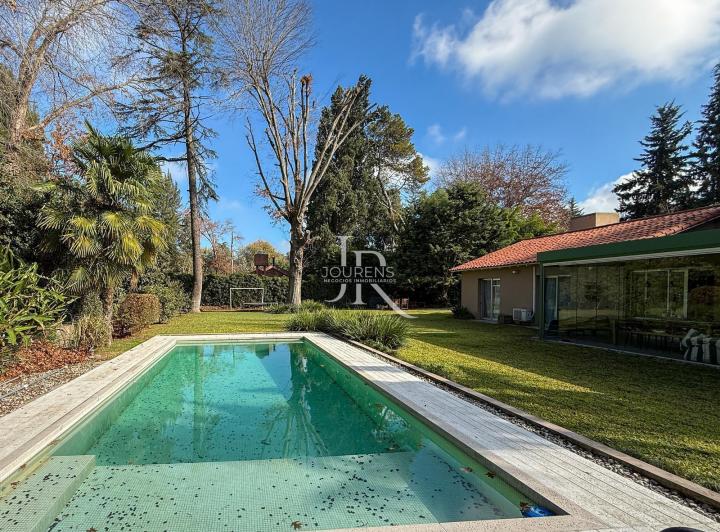 Casa · 217m² · 5 Ambientes · 3 Cocheras