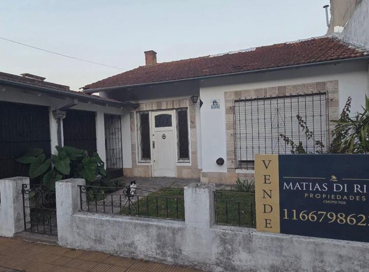 Casa · 130m² · 4 Ambientes · 1 Cochera