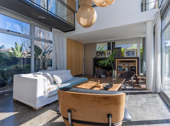 Casa · 223m² · 6 Ambientes · 2 Cocheras
