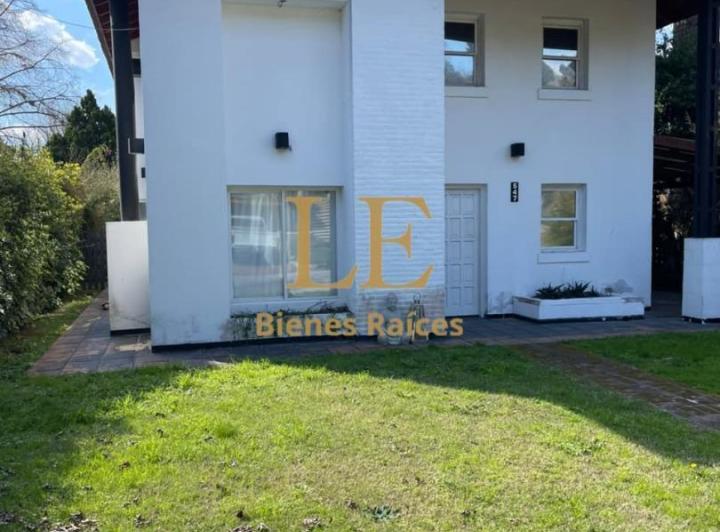 Casa · 170m² · 4 Ambientes · 3 Cocheras