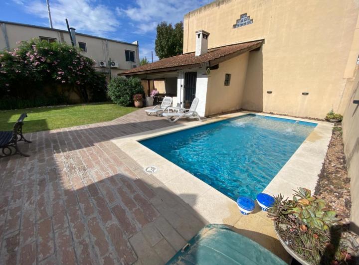 Casa · 163m² · 4 Ambientes · 1 Cochera
