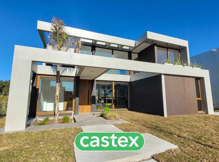 Casa · 553m² · 6 Ambientes · 2 Cocheras