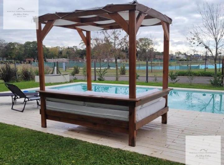 Casa · 250m² · 5 Ambientes · 2 Cocheras