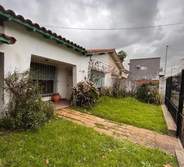 Casa · 105m² · 4 Ambientes · 2 Cocheras