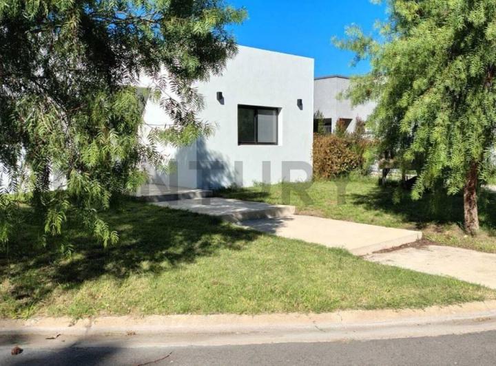 Casa · 120m² · 4 Ambientes · 2 Cocheras