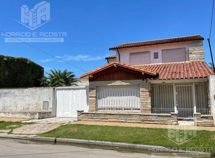 Casa · 490m² · 3 Ambientes · 1 Cochera