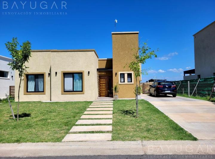 Casa · 150m² · 5 Ambientes · 2 Cocheras