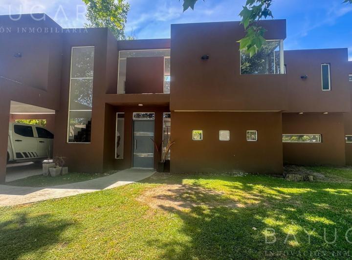 Casa · 190m² · 4 Ambientes · 2 Cocheras