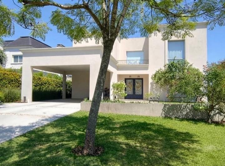 Casa · 213m² · 5 Ambientes · 1 Cochera