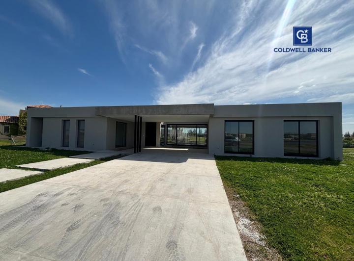 Casa · 259m² · 5 Ambientes · 2 Cocheras