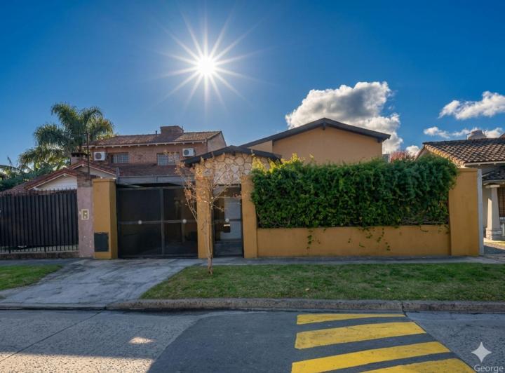 Casa · 129m² · 3 Ambientes · 1 Cochera