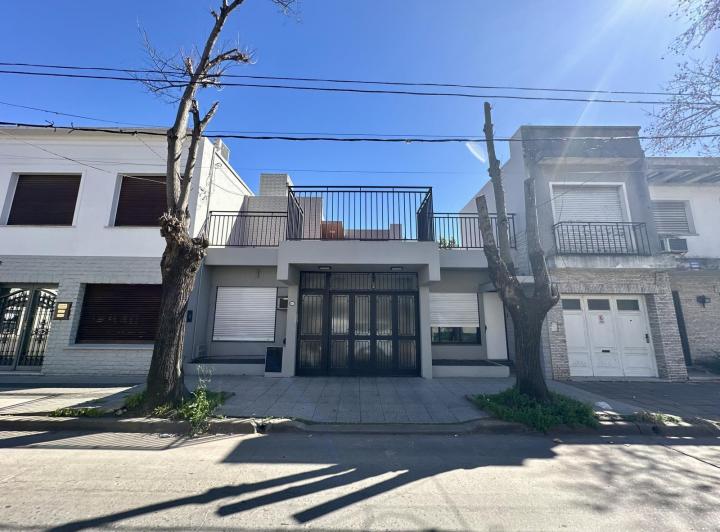 Casa · 171m² · 6 Ambientes · 1 Cochera