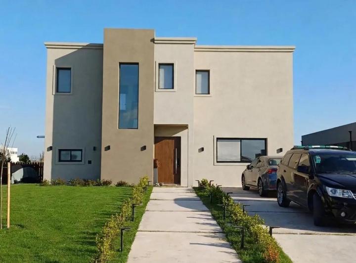 Casa · 187m² · 4 Ambientes · 4 Cocheras