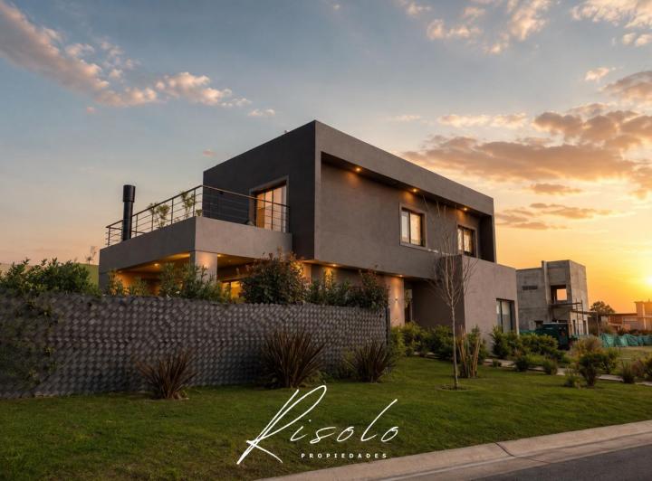 Casa · 160m² · 4 Ambientes · 4 Cocheras