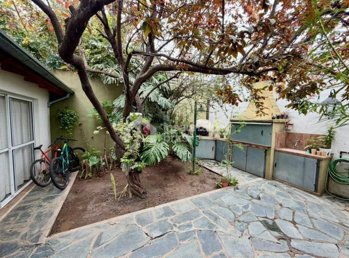 Casa · 74m² · 5 Ambientes