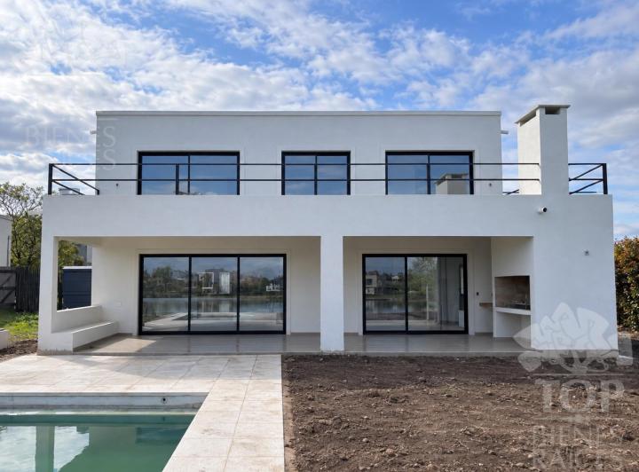 Casa · 200m² · 6 Ambientes · 6 Cocheras