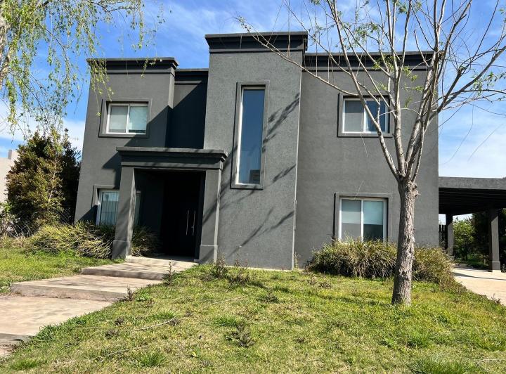 Casa · 170m² · 5 Ambientes · 2 Cocheras
