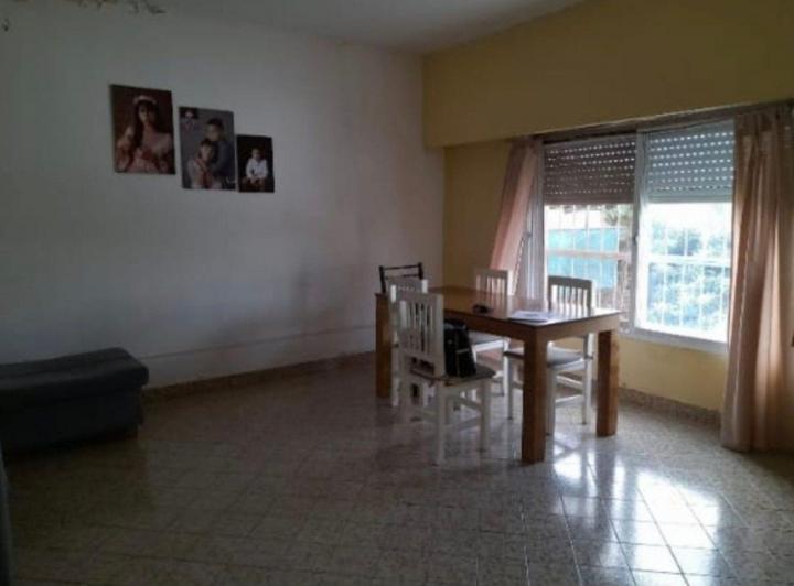Casa · 195m² · 8 Ambientes · 1 Cochera