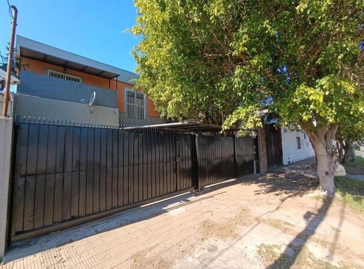 Casa · 200m² · 5 Ambientes · 3 Cocheras