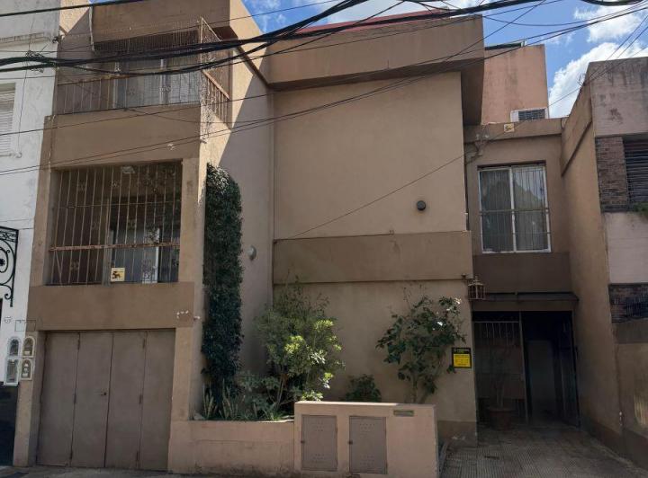 Casa · 246m² · 7 Ambientes · 1 Cochera