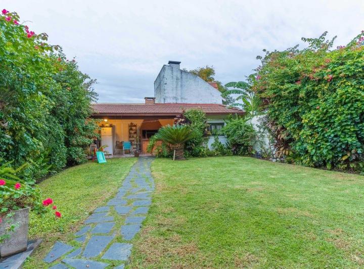 Casa · 300m² · 7 Ambientes · 3 Cocheras