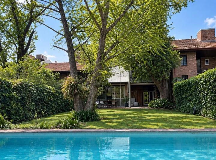 Casa · 283m² · 7 Ambientes · 1 Cochera