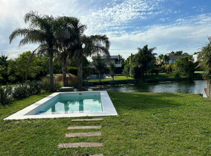 Casa · 180m² · 5 Ambientes · 2 Cocheras