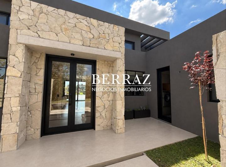 Casa · 360m² · 7 Ambientes · 2 Cocheras