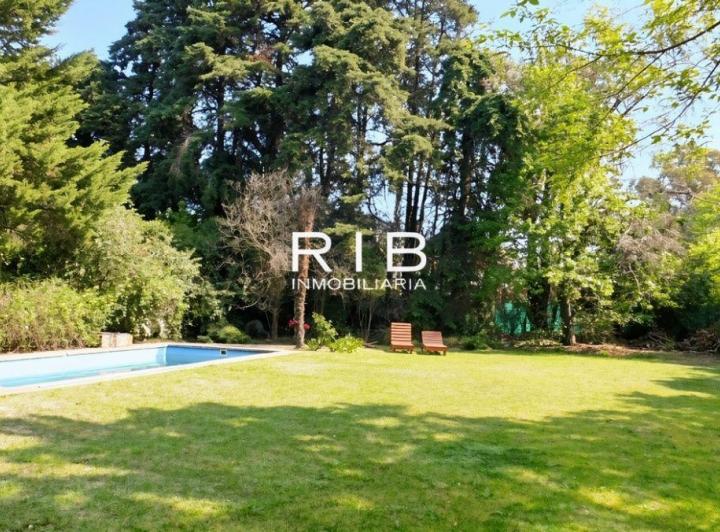 Casa · 180m² · 5 Ambientes · 2 Cocheras