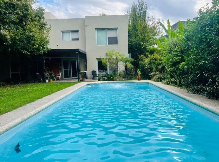 Casa · 190m² · 5 Ambientes · 3 Cocheras