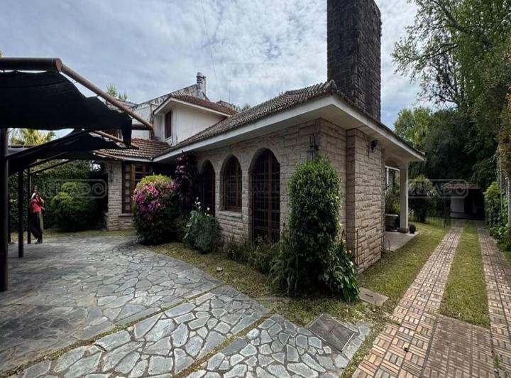 Casa · 390m² · 6 Ambientes · 7 Cocheras