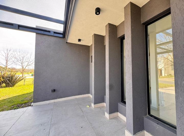 Casa · 188m² · 5 Ambientes · 2 Cocheras