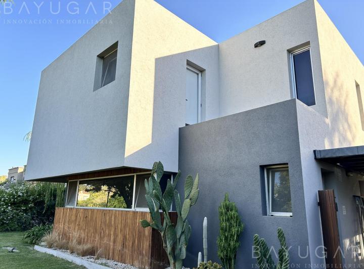Casa · 270m² · 7 Ambientes · 2 Cocheras