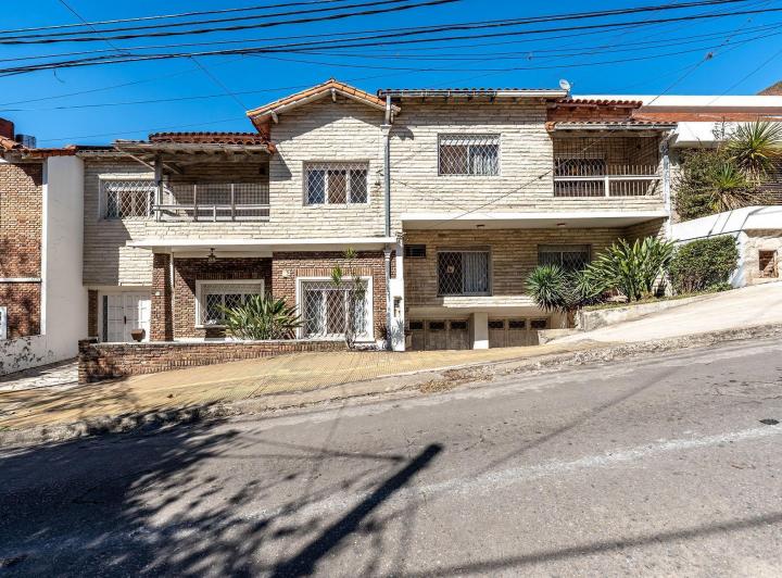 Casa · 379m² · 8 Ambientes